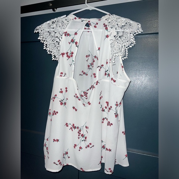 Express white floral flowy top. Size XL open back. - Picture 4 of 6